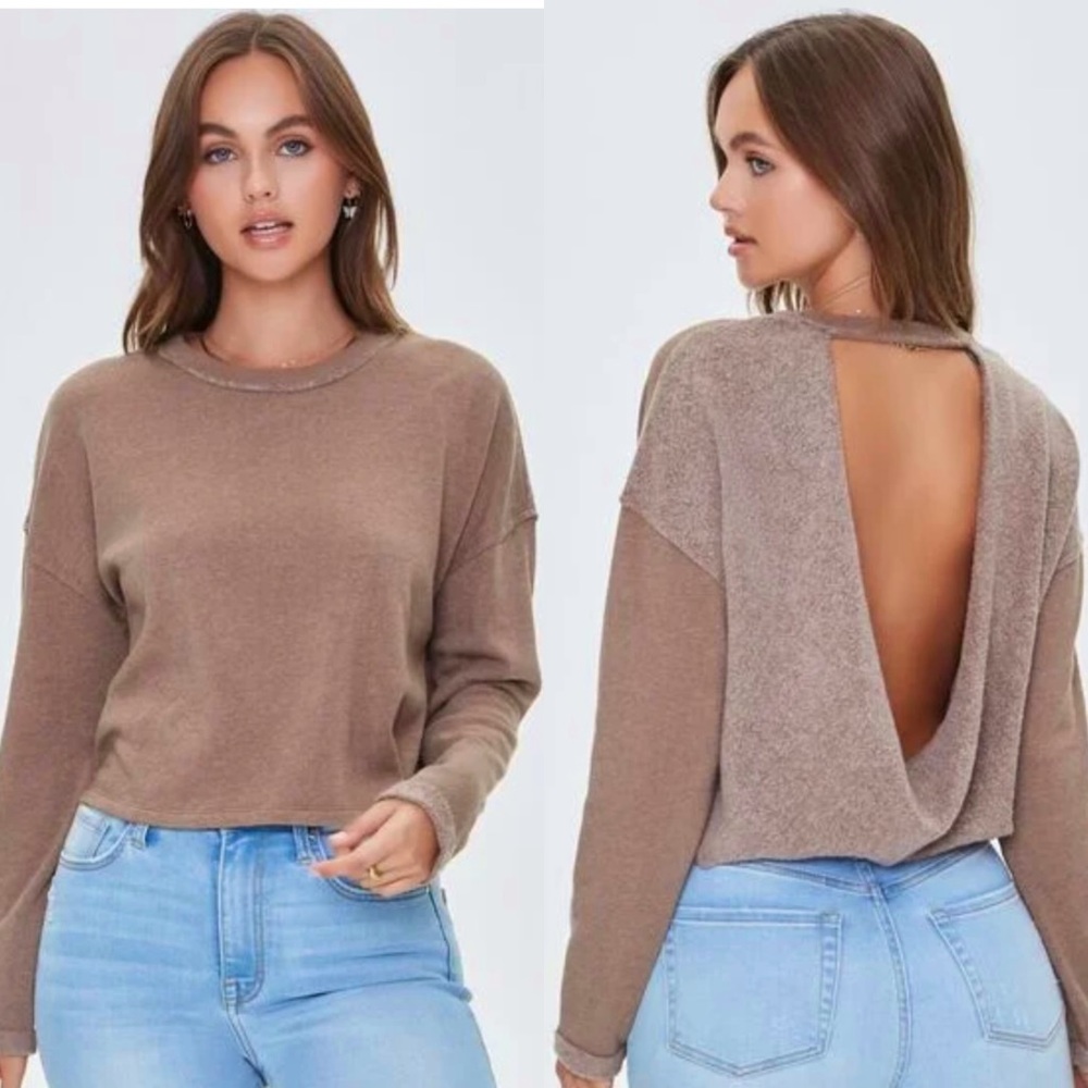 Forever 21 Super Soft & Cozy Crewneck Sweater. Cut Out Back Detail. Size Medium